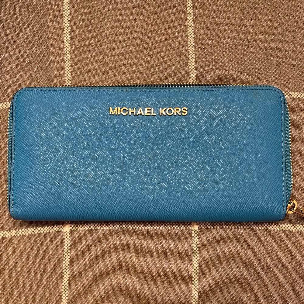 EUC Michael Kors Zip Around Wallet